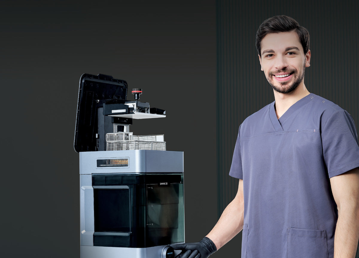 FabWash plovimo stotis su AccuFab spausdintuvo platforma laboratorijoje
